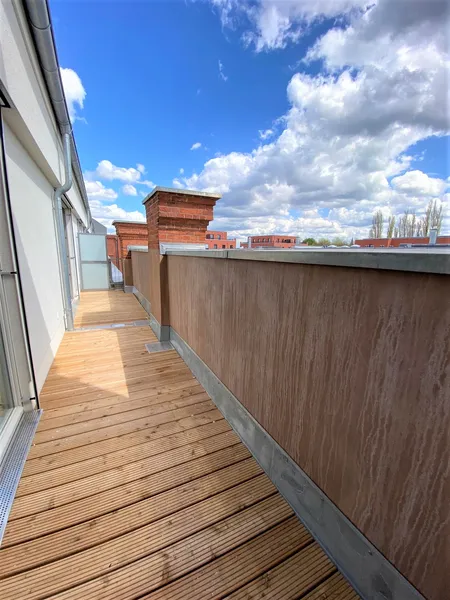 Direkte Spreelage – 2-Zimmer-DG mit großzügiger Süd-Terrasse, EBK, Abstellkammer & Badewanne! — photo 1